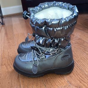 Girls Totes silver snow boots 8